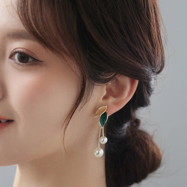 Pearl Leaf Tassel Earrings – Elegant Gold Drop Design for Women